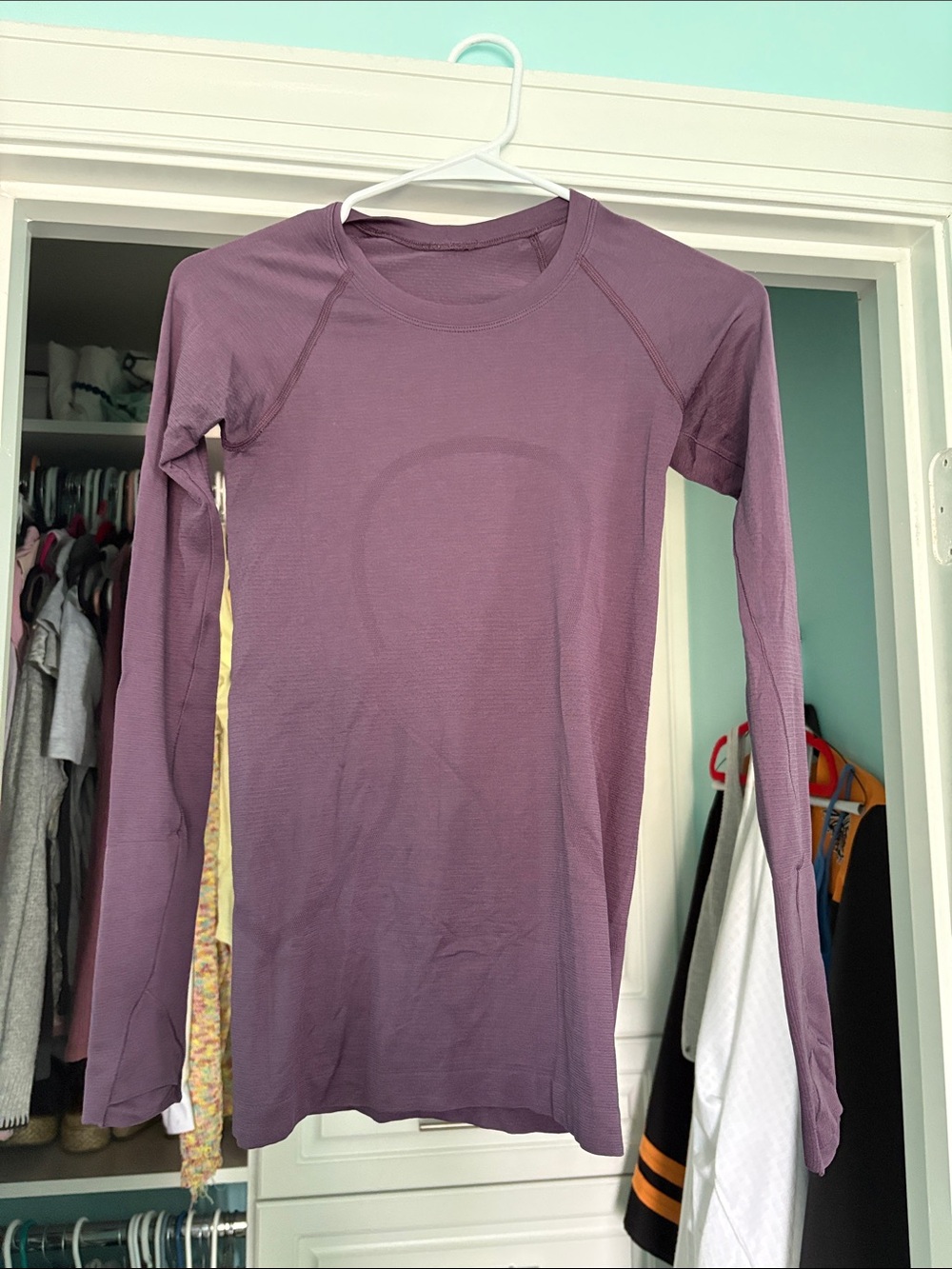 Long-Sleeve Women’s Athletic Top — Mauve/Purple